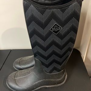 Like new Muck boots. Only worn once